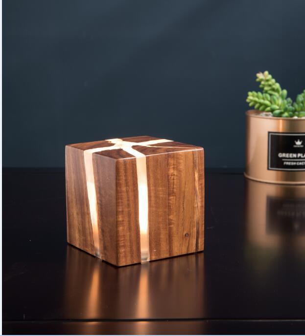 Nordic Square Solid Wood Bedside Wall Lamp